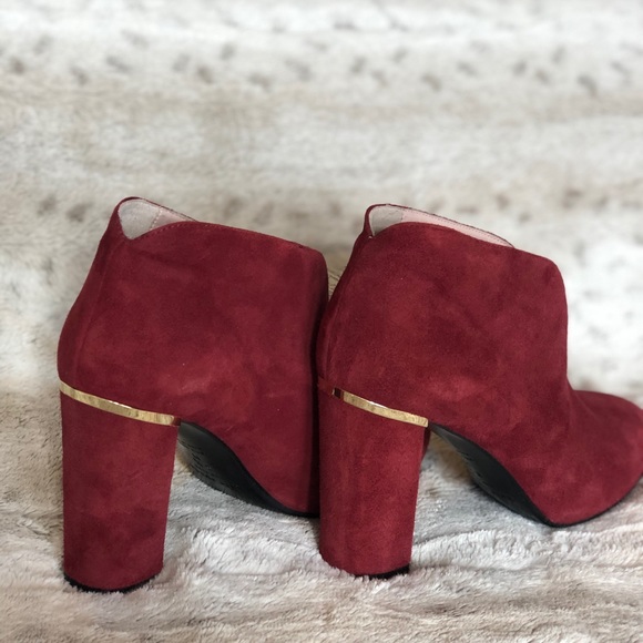 Kate Spade suede heal w/ gold detail on heal. - Picture 3 of 7